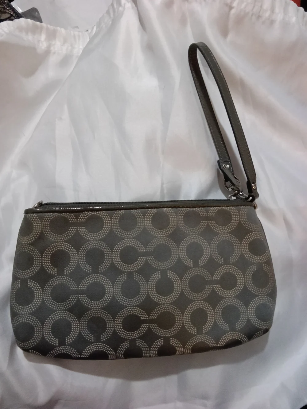 #24A Coach Madison Dotted Opt Art Grey & Silver Signature Wristlet